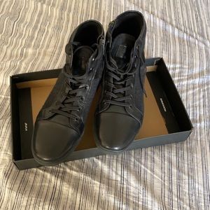 Kenneth Colemen’s 9 1/2 shoes